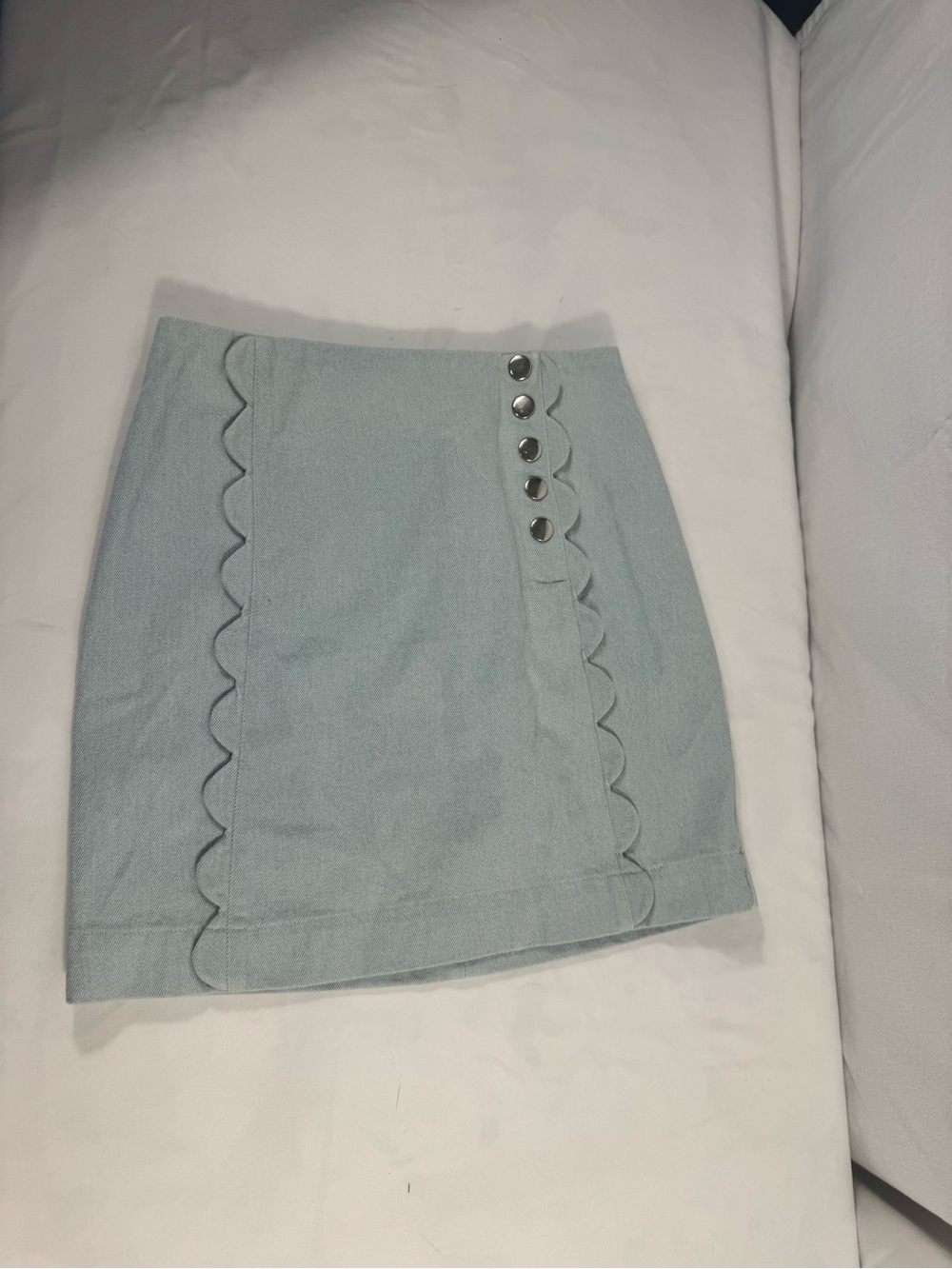 BCBGeneration Scalloped Denim Mini Skirt Light Blue 0 Y2K Coquette Indie Sleaze